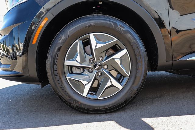 Certified 2023 Kia Sorento EX FWD image 12