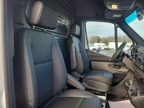 Used 2025 Mercedes-Benz Sprinter 2500 image 20