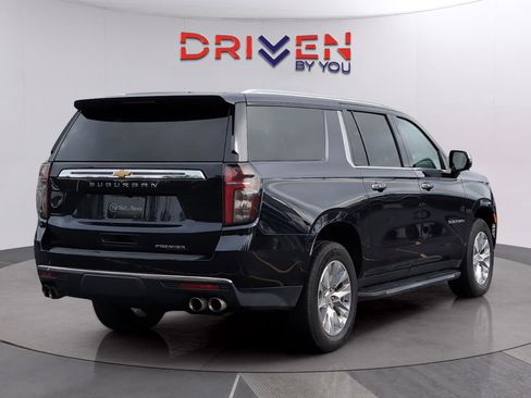 Used 2024 Chevrolet Suburban Premier RWD image 5