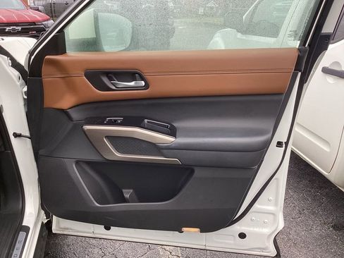 Used 2022 Nissan Pathfinder Platinum image 9