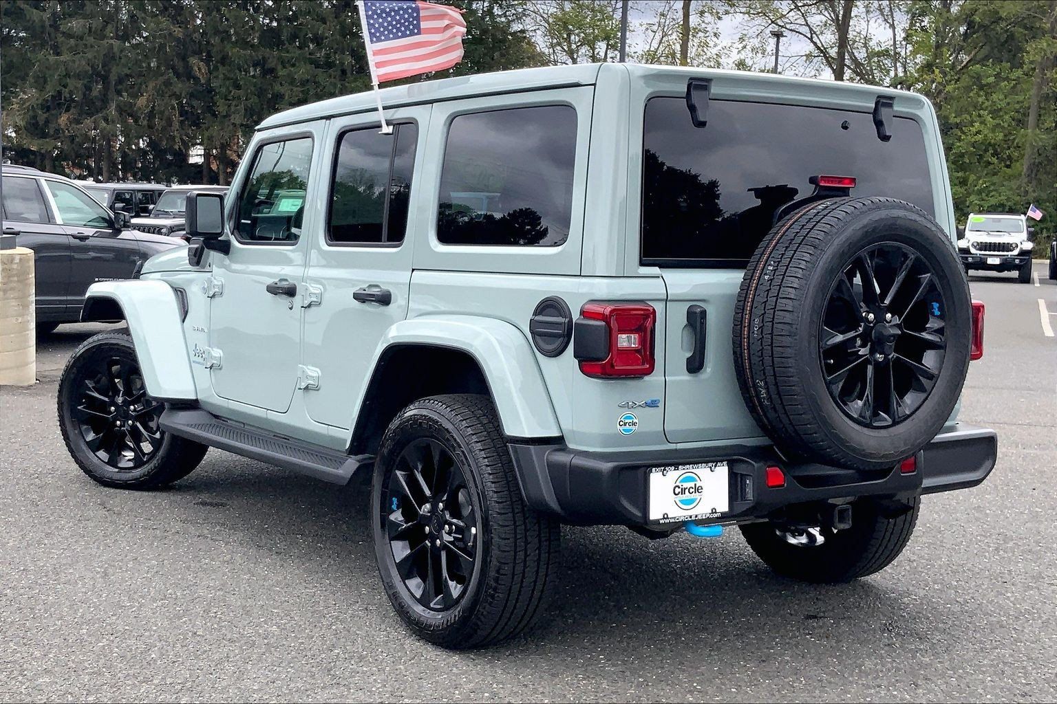 Used 2023 Jeep Wrangler Unlimited Sahara w/ Cold Weather Group AWD/4WD image 11