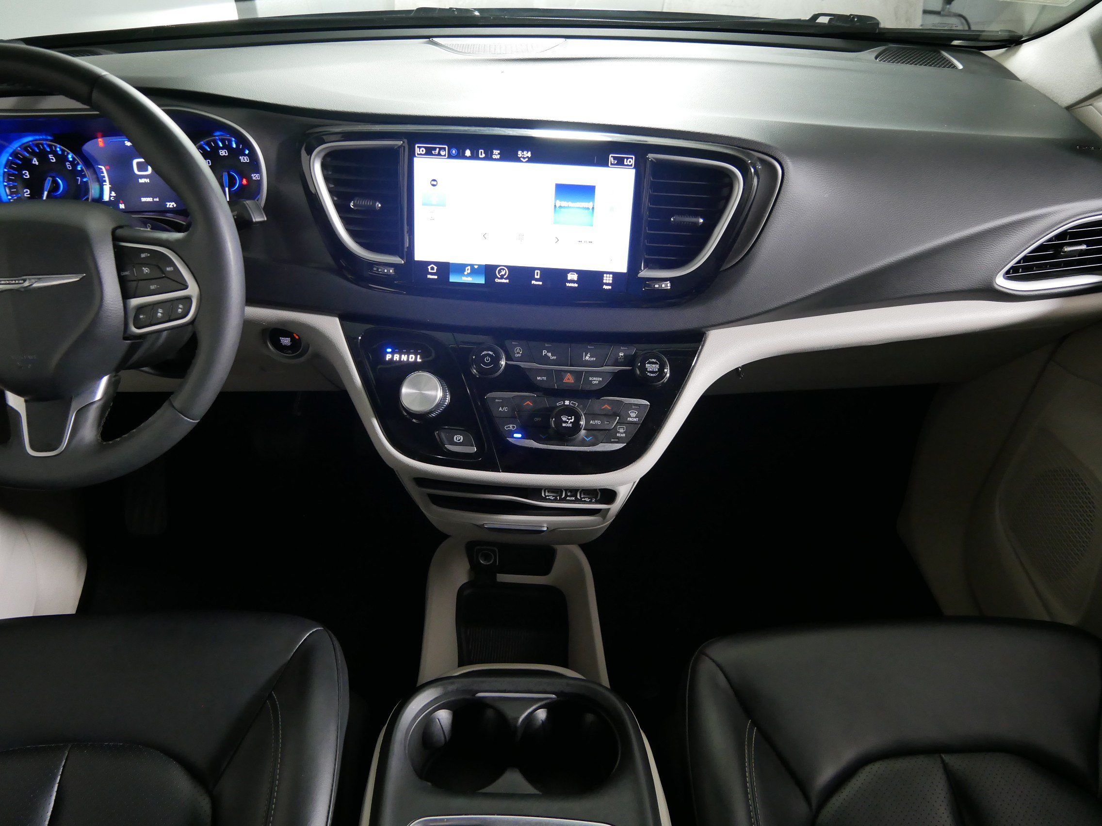 Used 2023 Chrysler Pacifica Touring-L FWD image 10