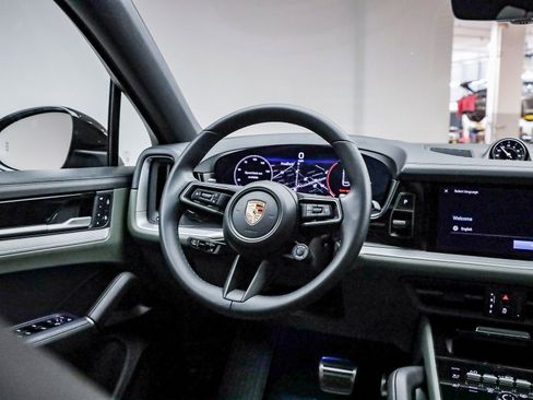 Certified 2025 Porsche Cayenne S image 19