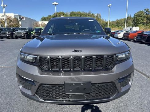 New 2025 Jeep Grand Cherokee Limited image 2