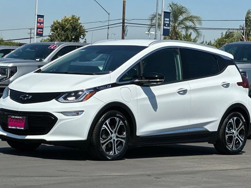 Used 2020 Chevrolet Bolt Premier w/ Infotainment Package FWD image 9