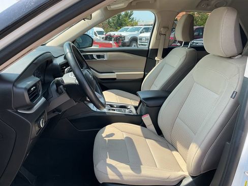 Used 2023 Ford Explorer XLT AWD/4WD image 17