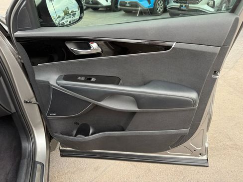 Used 2017 Kia Sorento SX image 35