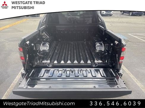 Used 2022 Nissan Frontier SV w/ Technology Package image 14