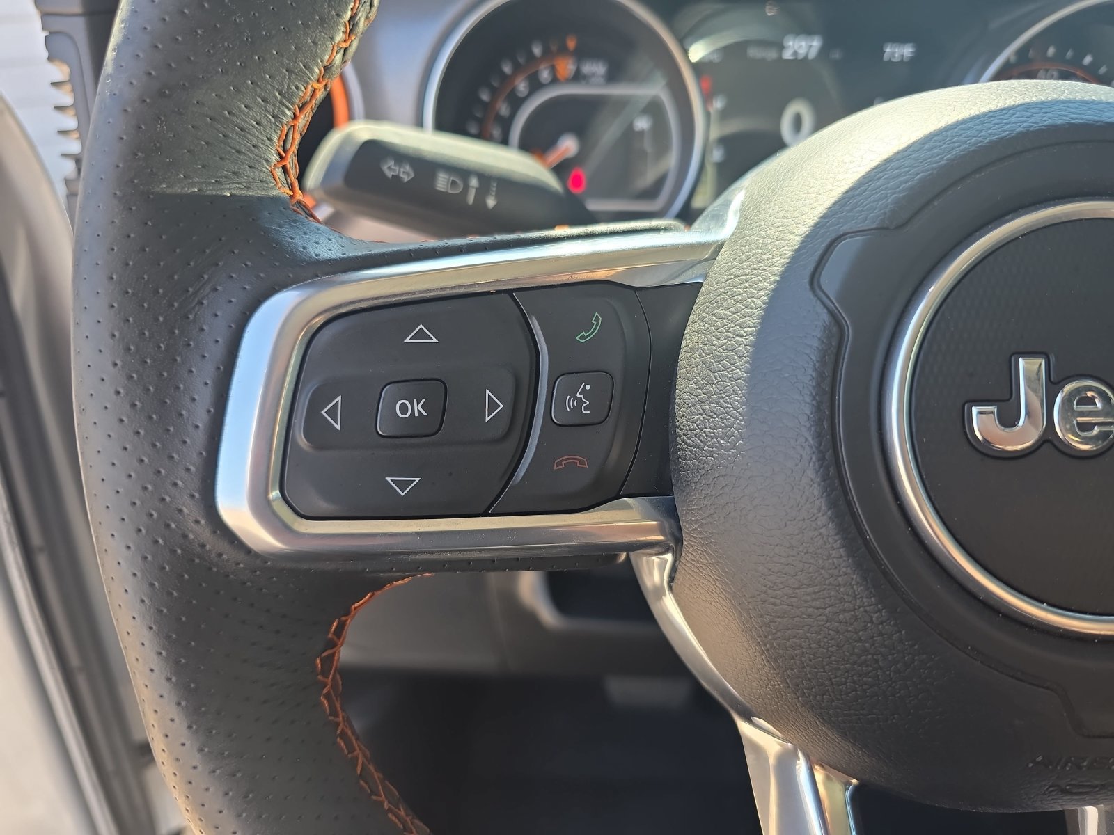 Used 2023 Jeep Gladiator Mojave w/ LED Lighting Group AWD/4WD image 14