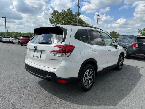 Used 2020 Subaru Forester Premium AWD/4WD image 6