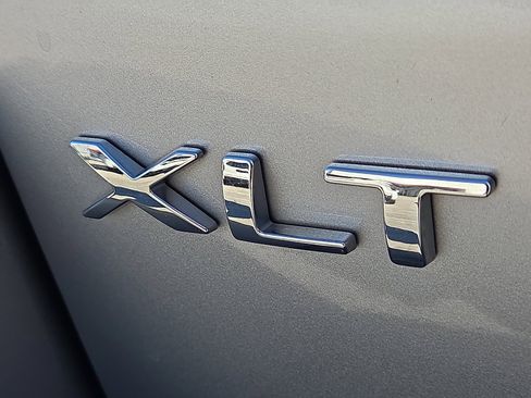 Used 2024 Ford Expedition XLT image 8