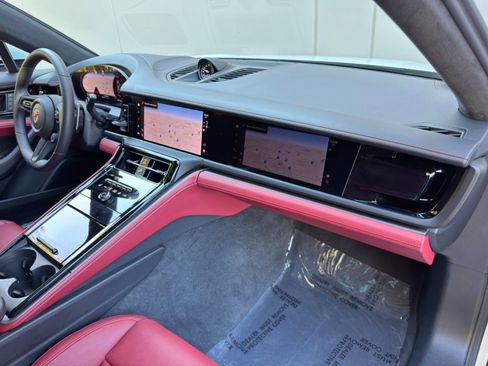 Used 2025 Porsche Panamera 4S w/ Premium Package image 15