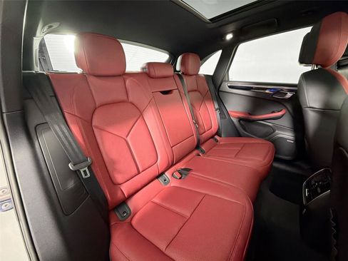 Certified 2026 Porsche Macan AWD/4WD image 27