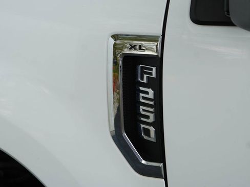 Used 2022 Ford F250 XL w/ Power Equipment Group AWD/4WD image 9