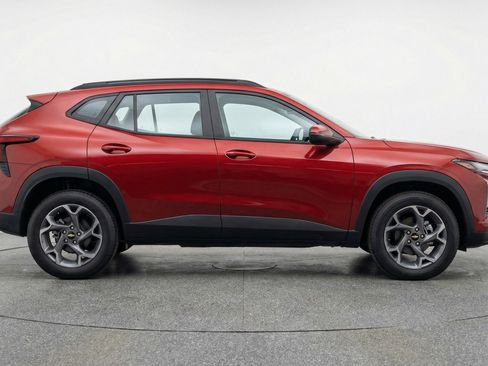 Used 2025 Chevrolet Trax LT w/ LT Convenience Package image 11