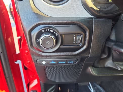 Used 2025 Jeep Wrangler Unlimited Sport S 4xe AWD/4WD image 32