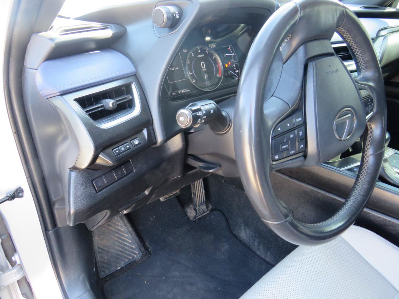 Used 2019 Lexus UX 200 FWD image 22