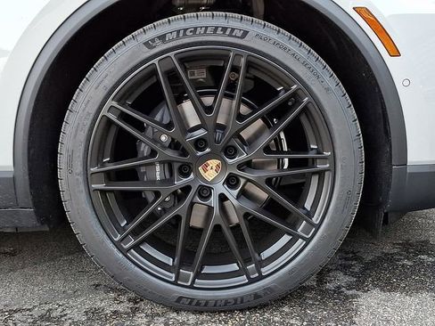 New 2026 Porsche Macan 4 Electric AWD/4WD image 12