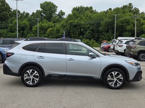 Used 2022 Subaru Outback Limited XT AWD/4WD image 2