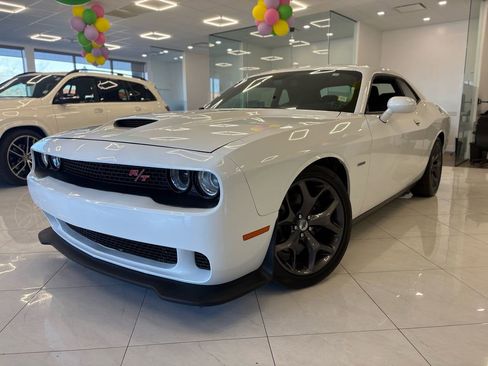 Used 2019 Dodge Challenger R/T image 1