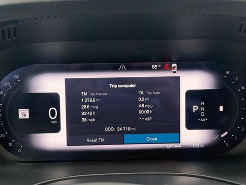 Used 2025 Volvo XC60 B5 Plus AWD/4WD image 19
