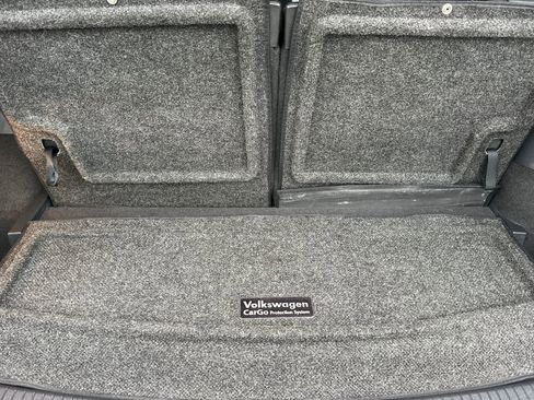 Used 2018 Volkswagen Tiguan SE w/ Panoramic Sunroof Package image 17