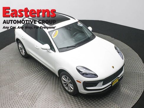 Used 2023 Porsche Macan T w/ Premium Package Plus image 3