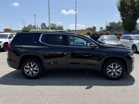 Used 2023 GMC Acadia SLT w/ Technology Package AWD/4WD image 11