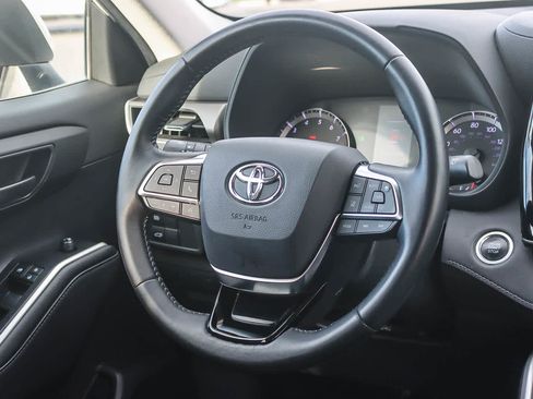 Used 2020 Toyota Highlander LE image 14