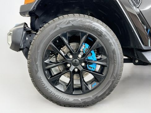 Used 2023 Jeep Wrangler Unlimited Sahara w/ Cold Weather Group AWD/4WD image 11