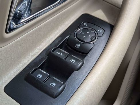 Used 2016 Ford Taurus SE FWD image 23