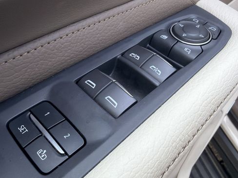 Used 2024 GMC Yukon Denali w/ Denali Reserve Package AWD/4WD image 8
