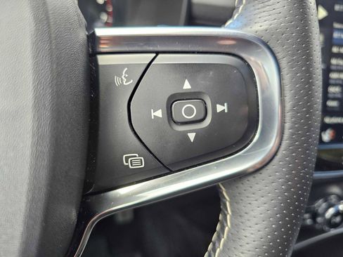 Used 2020 Volvo XC40 T5 R-Design w/ Protection Package image 35