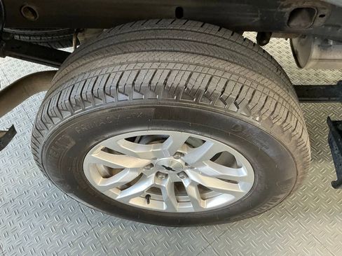 Used 2020 Chevrolet Silverado 1500 Custom w/ Custom Value Package image 14