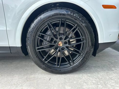 Used 2026 Porsche Cayenne Coupe AWD/4WD image 14