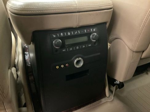 Used 2013 Cadillac Escalade ESV Premium AWD/4WD image 28