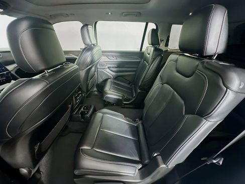 Used 2022 Jeep Grand Cherokee L Limited w/ Black Appearance Package image 29