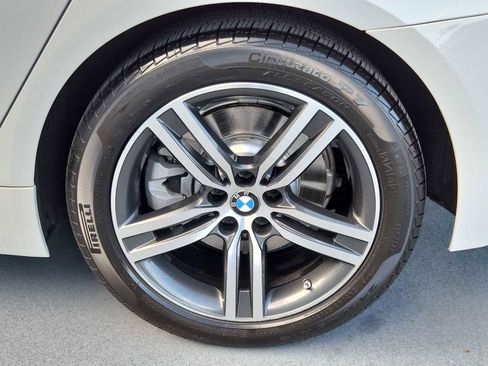 Used 2021 BMW 530e w/ Premium Package image 12