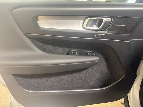 Used 2020 Volvo XC40 T5 Momentum AWD/4WD image 16