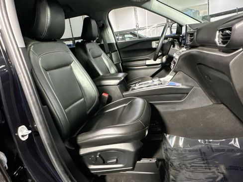 Used 2022 Ford Explorer XLT w/ Equipment Group 202A image 36