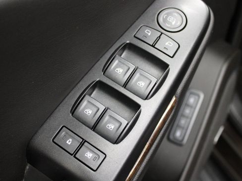 Used 2018 Chevrolet Tahoe LT RWD image 17