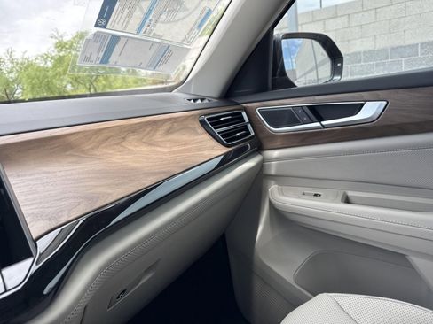 New 2025 Volkswagen Atlas SE image 26