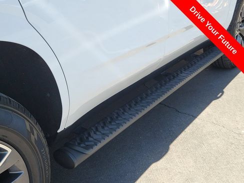Used 2023 Chevrolet Tahoe Z71 w/ Luxury Package AWD/4WD image 28