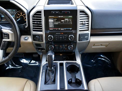 Used 2015 Ford F150 Lariat image 19