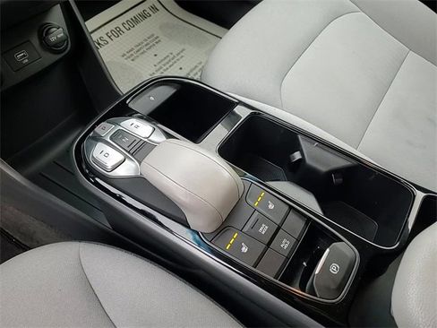 Used 2021 Hyundai Ioniq SE image 19
