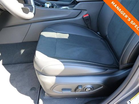 New 2025 Jeep Grand Cherokee Altitude image 12