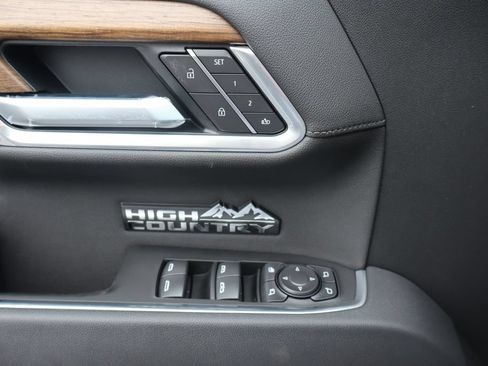 New 2026 Chevrolet Silverado 1500 High Country w/ High Country Premium Package AWD/4WD image 18