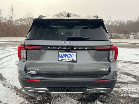 Used 2025 Ford Explorer Active w/ Active Comfort Package image 3