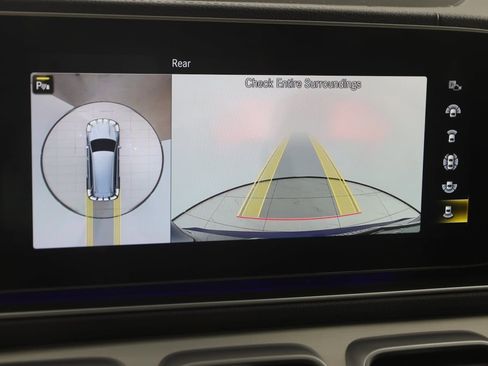 Used 2021 Mercedes-Benz GLS 450 4MATIC image 11