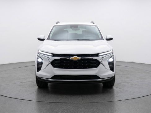 Used 2025 Chevrolet Trax LT w/ LT Convenience Package FWD image 2